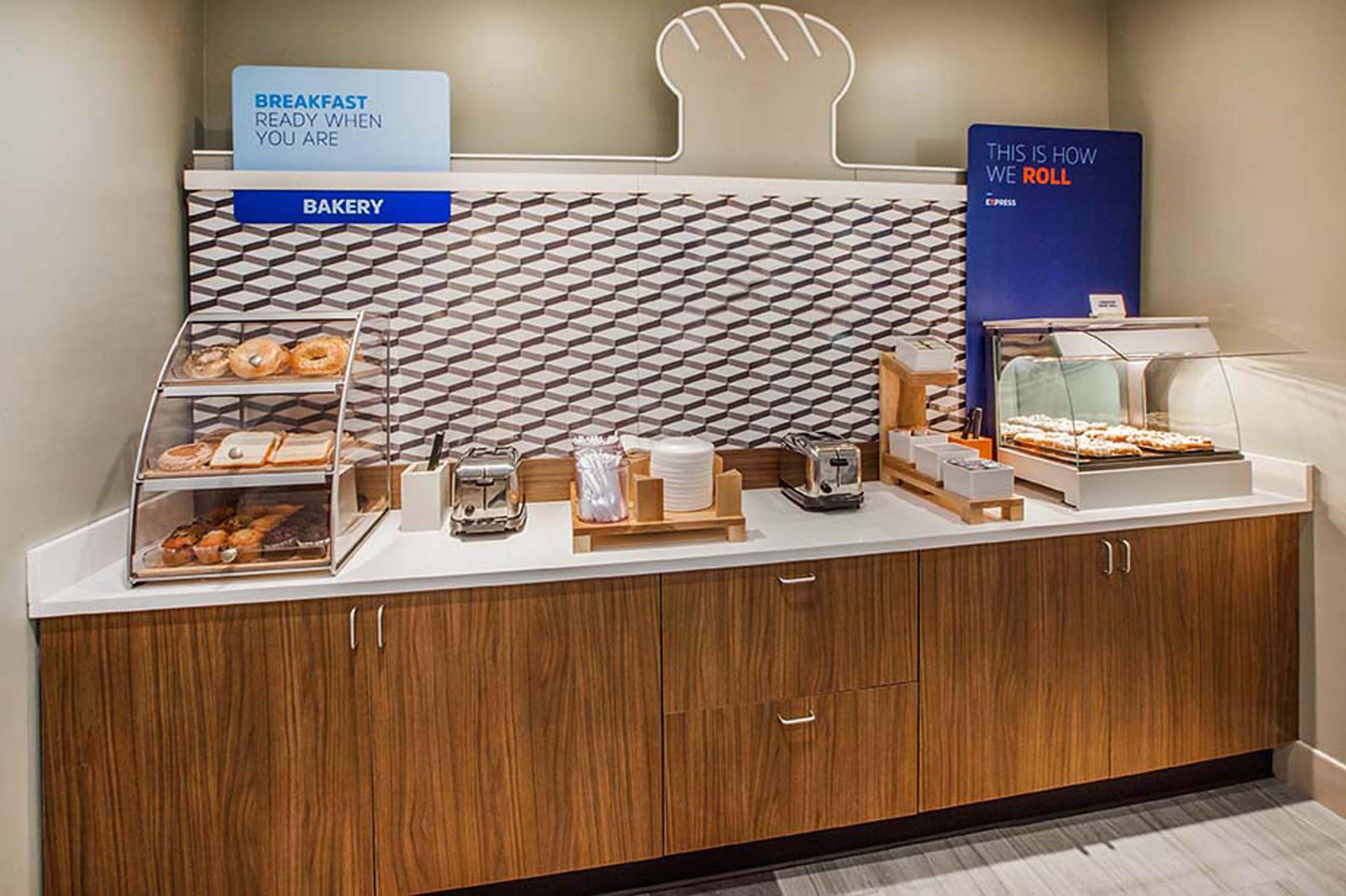 Holiday Inn Express Fresno Northwest - Herndon By Ihg Luaran gambar